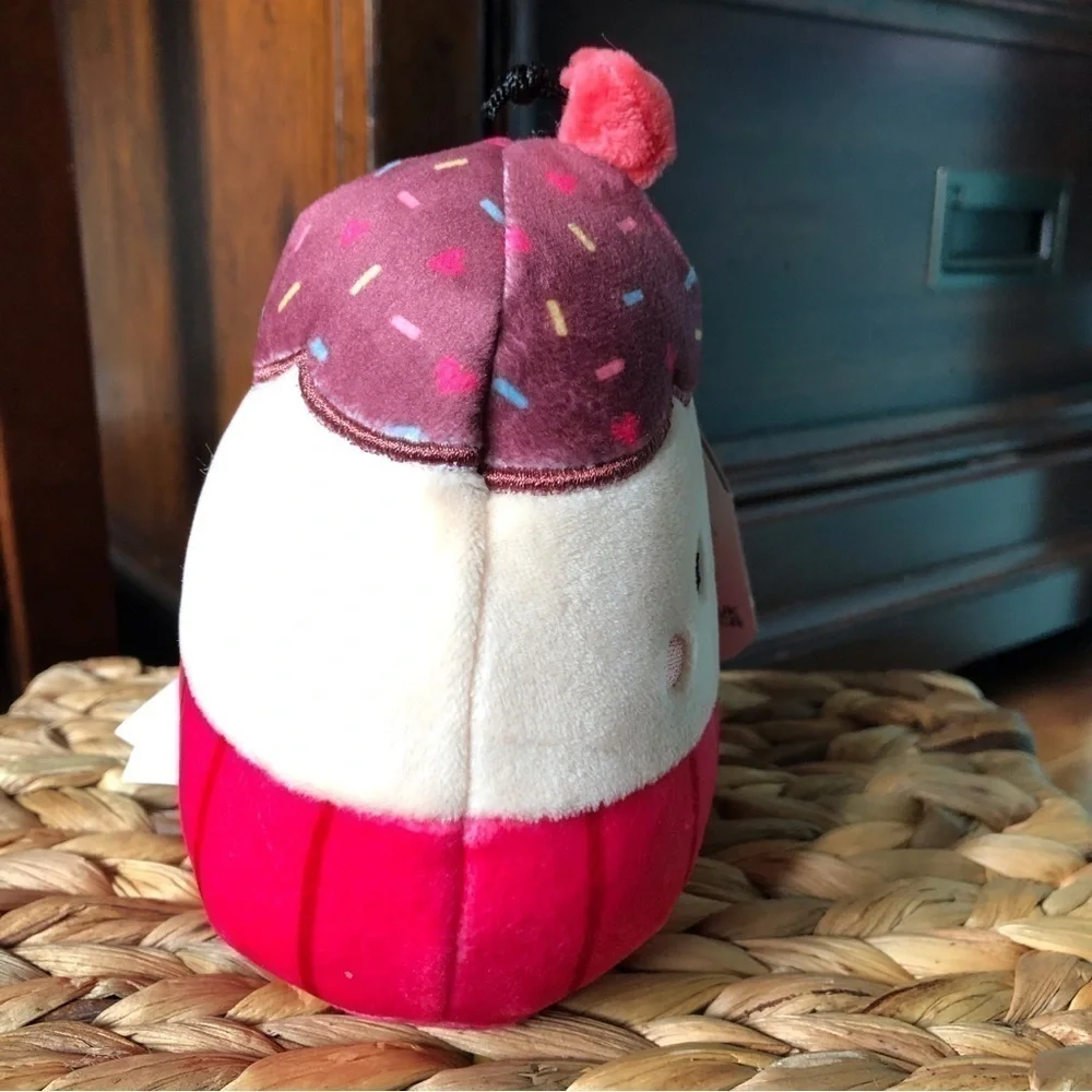 Squishmallows Elpha the Cupcake Valentine’s Day, First to print Limited 5”